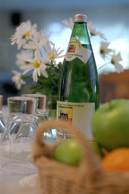 020510-diningtable.jpg - 19.7 K