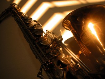 030324-sax3.jpg - 21.8 K